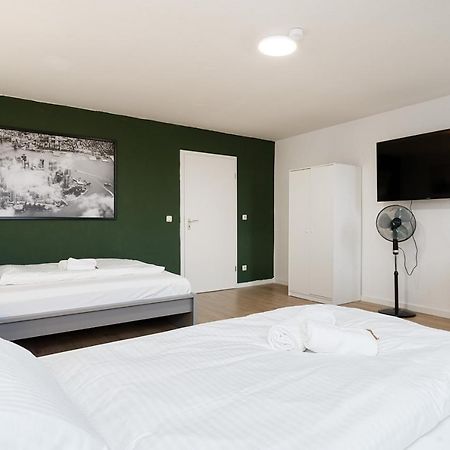 Einfach Aber Sehr Komfortabel - Wohnung Fuer 6 Personen - 2Xwc - Grupen, Messe, Monteure, Studenten - Voll Ausgestattet - 6 Betten 140X200Cm Hochwertig, 3 Smart-Tv 55 Zoll Netflix, 1000 Mbit Wlan, Voll Ausgestattete Kueche 뒤스부르크 외부 사진