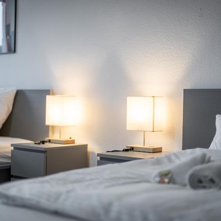 Einfach Aber Sehr Komfortabel - Wohnung Fuer 6 Personen - 2Xwc - Grupen, Messe, Monteure, Studenten - Voll Ausgestattet - 6 Betten 140X200Cm Hochwertig, 3 Smart-Tv 55 Zoll Netflix, 1000 Mbit Wlan, Voll Ausgestattete Kueche 뒤스부르크 외부 사진