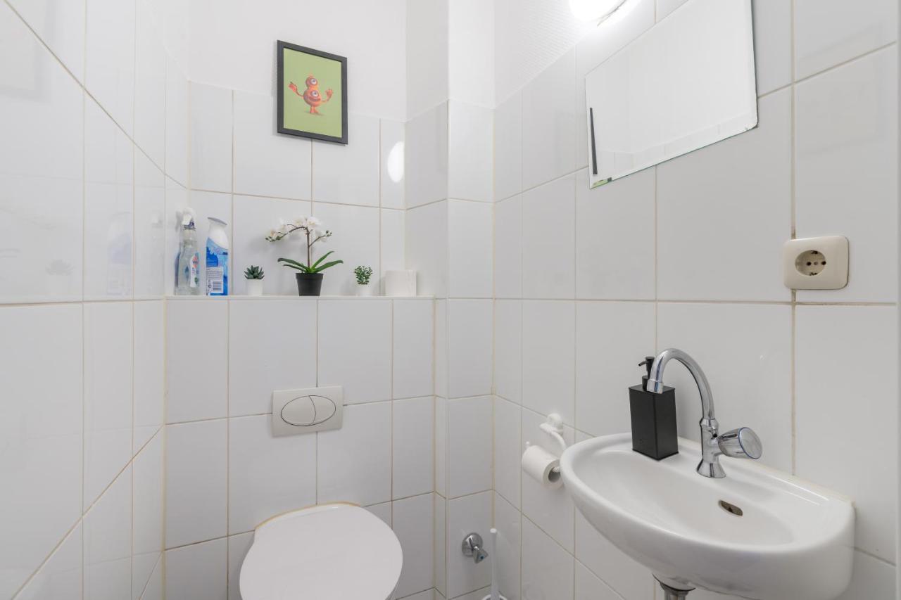 Einfach Aber Sehr Komfortabel - Wohnung Fuer 6 Personen - 2Xwc - Grupen, Messe, Monteure, Studenten - Voll Ausgestattet - 6 Betten 140X200Cm Hochwertig, 3 Smart-Tv 55 Zoll Netflix, 1000 Mbit Wlan, Voll Ausgestattete Kueche 뒤스부르크 외부 사진
