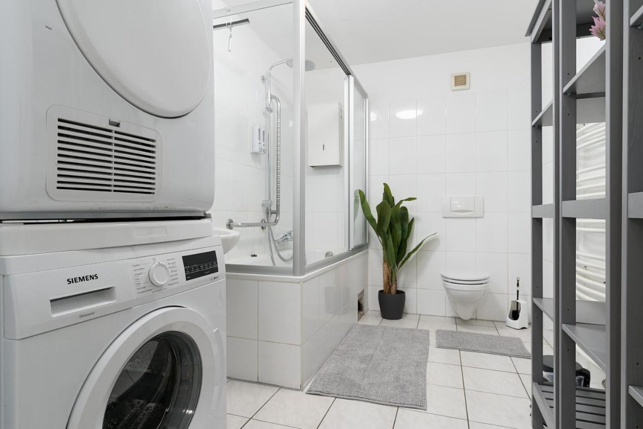 Einfach Aber Sehr Komfortabel - Wohnung Fuer 6 Personen - 2Xwc - Grupen, Messe, Monteure, Studenten - Voll Ausgestattet - 6 Betten 140X200Cm Hochwertig, 3 Smart-Tv 55 Zoll Netflix, 1000 Mbit Wlan, Voll Ausgestattete Kueche 뒤스부르크 외부 사진