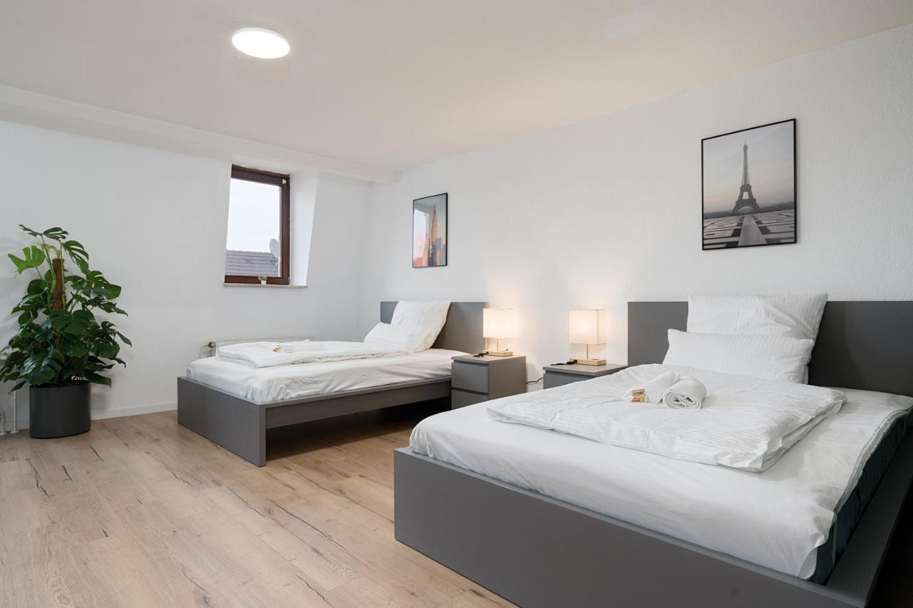 Einfach Aber Sehr Komfortabel - Wohnung Fuer 6 Personen - 2Xwc - Grupen, Messe, Monteure, Studenten - Voll Ausgestattet - 6 Betten 140X200Cm Hochwertig, 3 Smart-Tv 55 Zoll Netflix, 1000 Mbit Wlan, Voll Ausgestattete Kueche 뒤스부르크 외부 사진