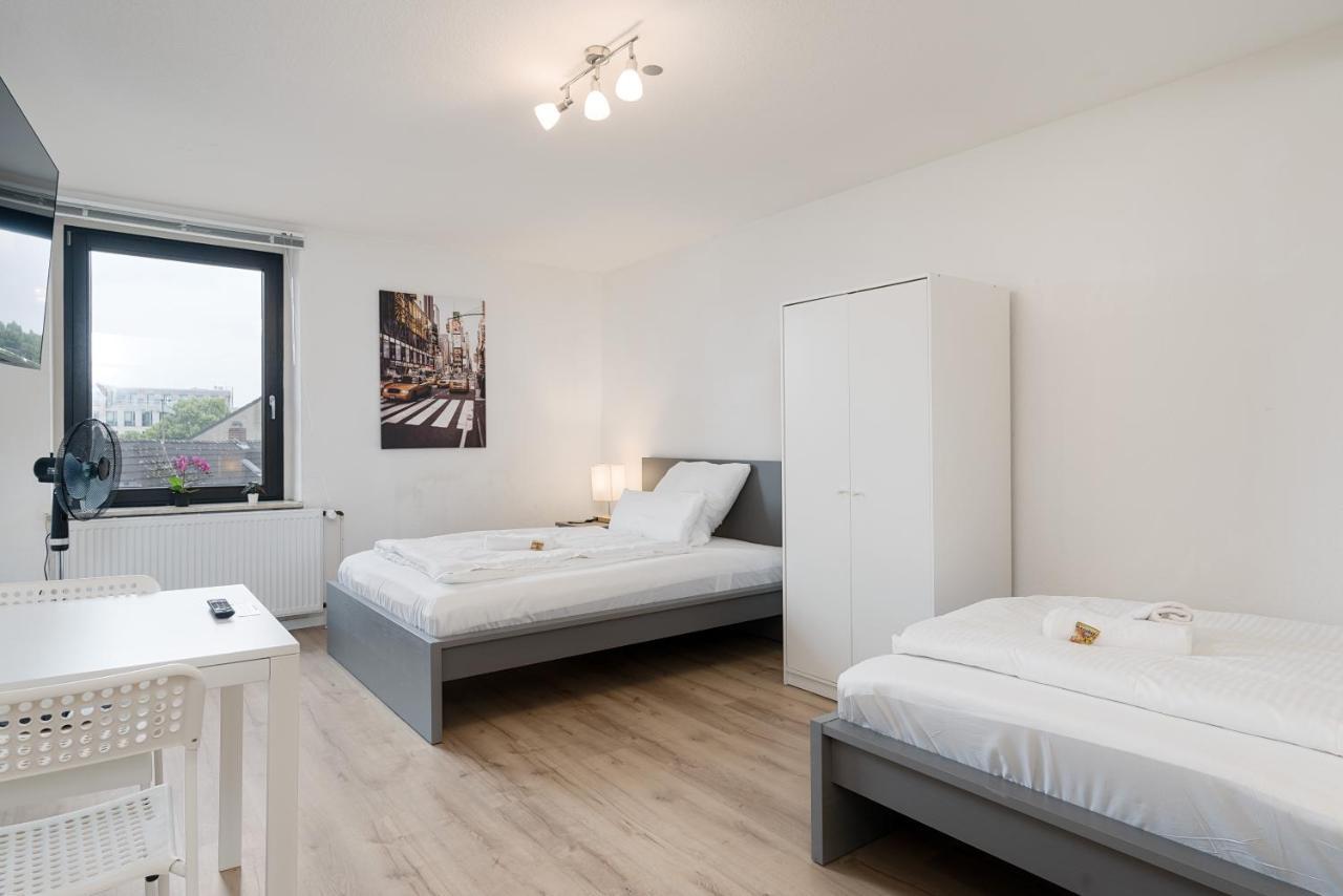 Einfach Aber Sehr Komfortabel - Wohnung Fuer 6 Personen - 2Xwc - Grupen, Messe, Monteure, Studenten - Voll Ausgestattet - 6 Betten 140X200Cm Hochwertig, 3 Smart-Tv 55 Zoll Netflix, 1000 Mbit Wlan, Voll Ausgestattete Kueche 뒤스부르크 외부 사진